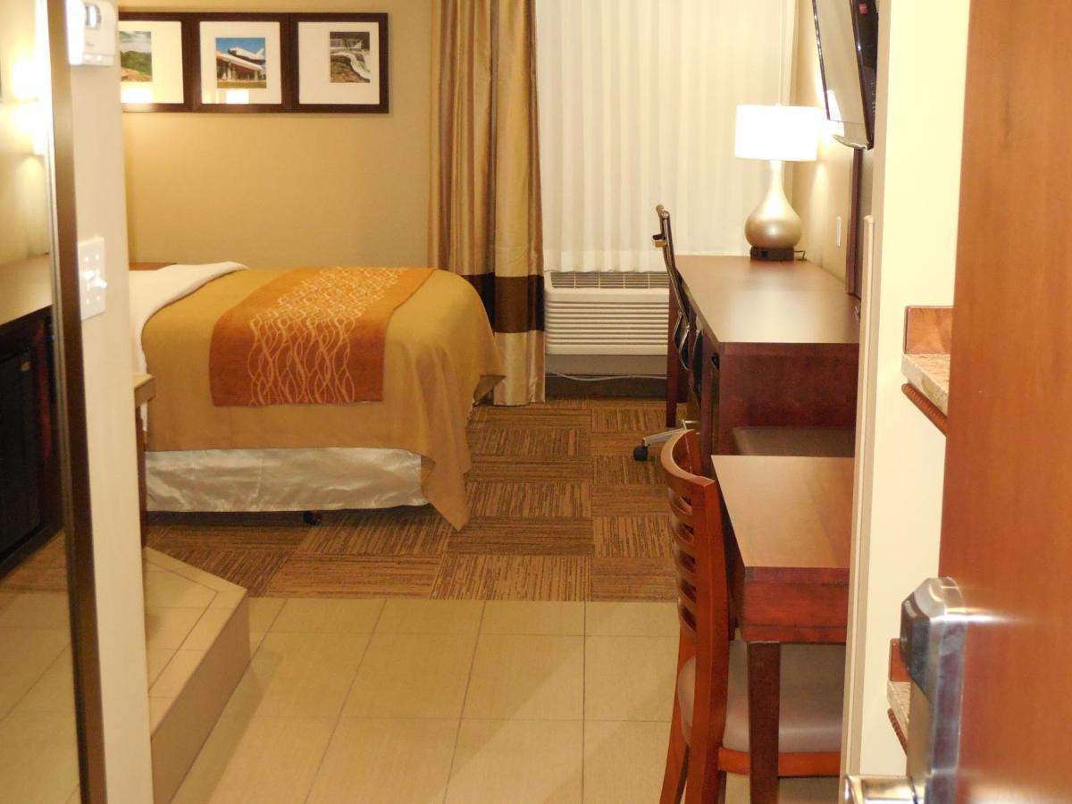 Giles Hotel Inn And Suites Pulaski المظهر الخارجي الصورة